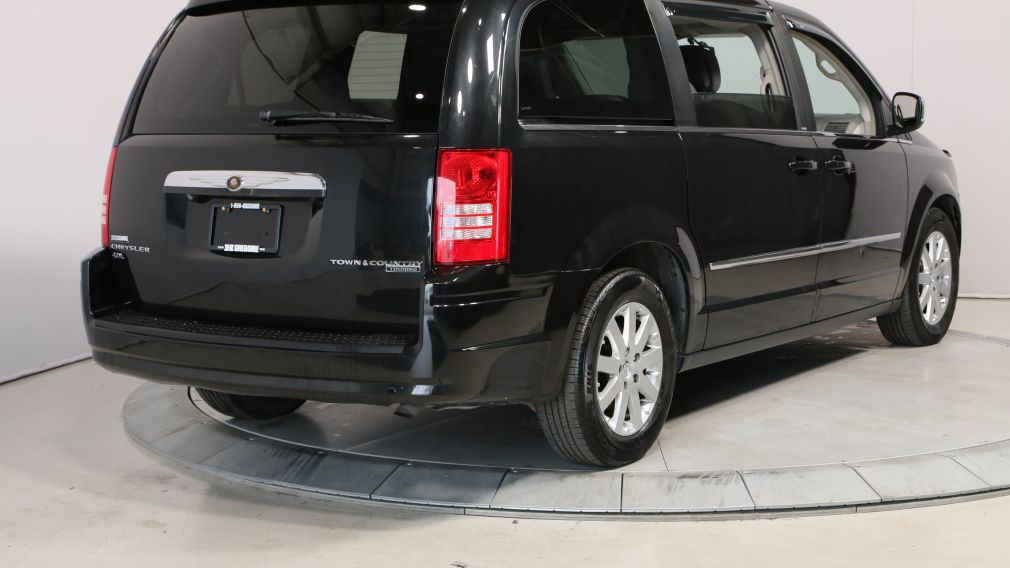 2010 Chrysler Town And Country Touring #6