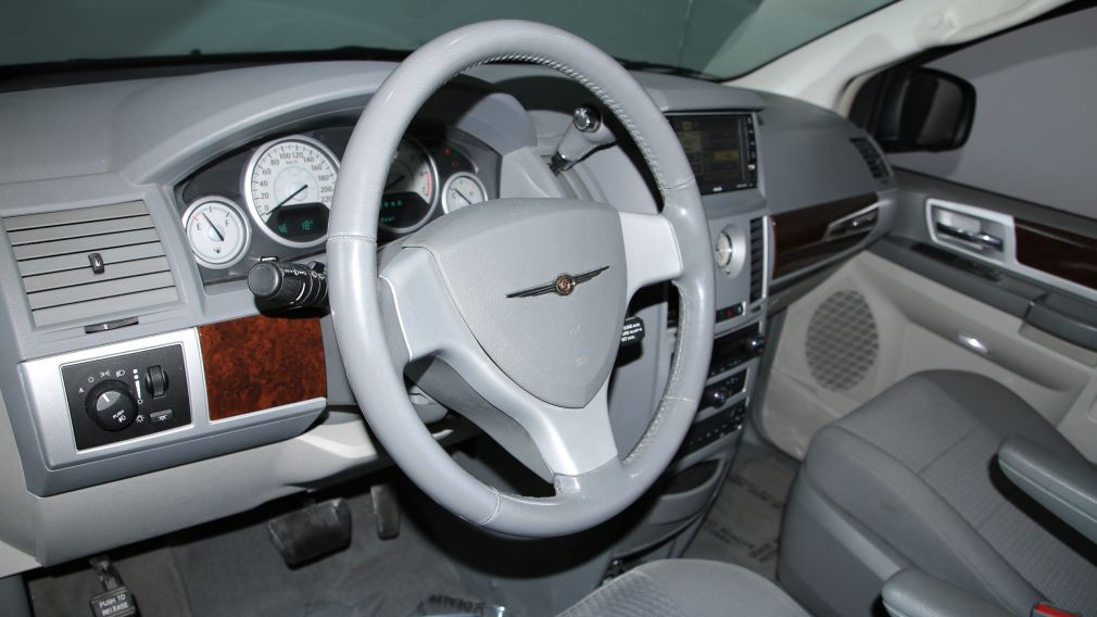 2010 Chrysler Town And Country Touring #8