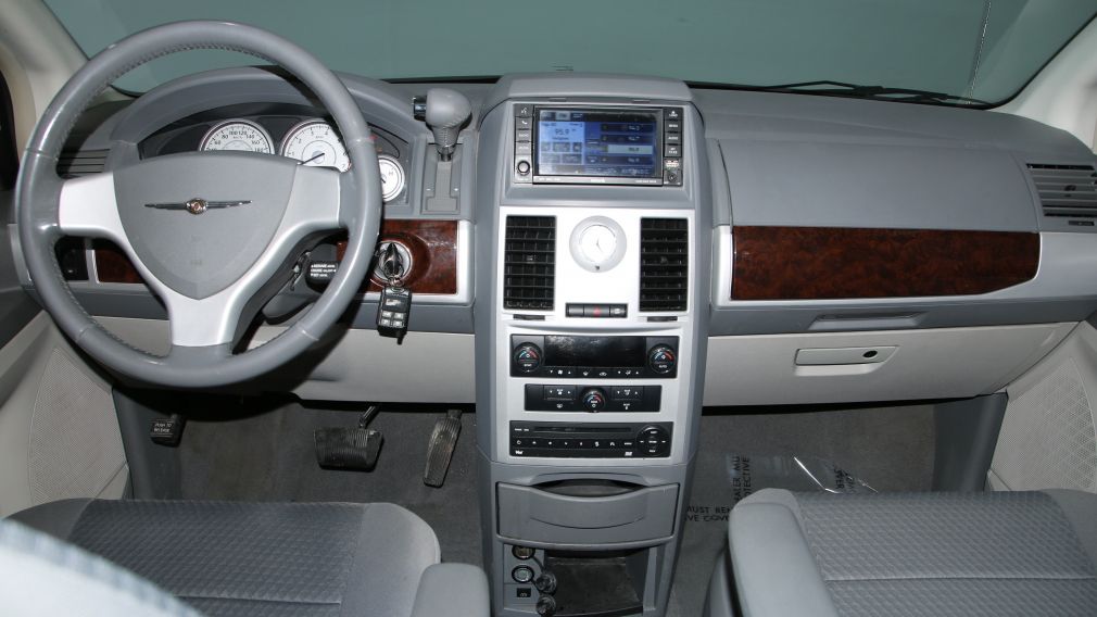 2010 Chrysler Town And Country Touring #13