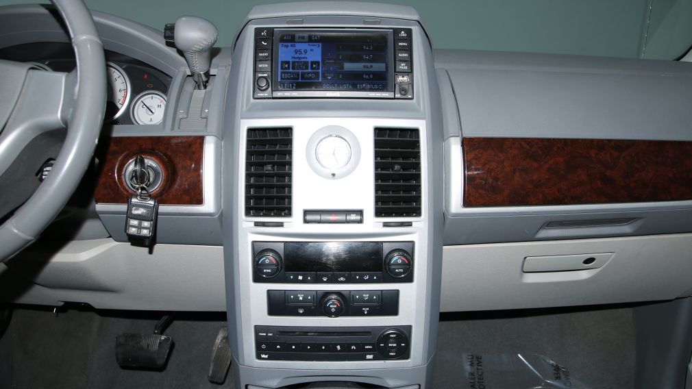 2010 Chrysler Town And Country Touring #16