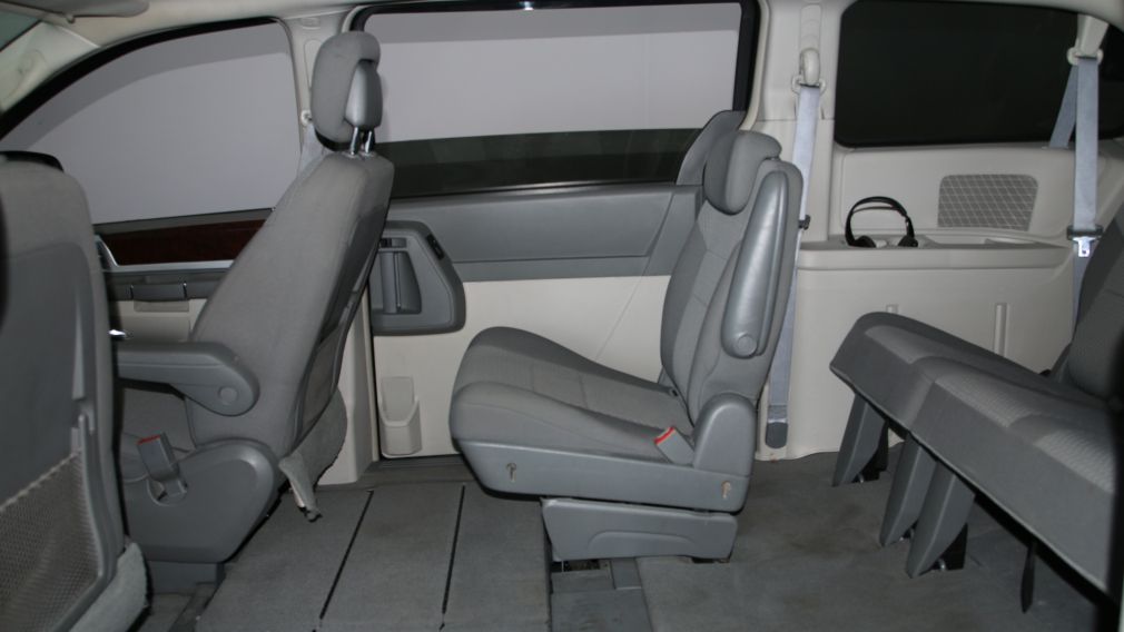 2010 Chrysler Town And Country Touring #21