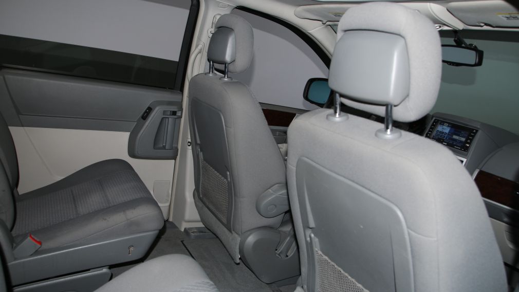 2010 Chrysler Town And Country Touring #25