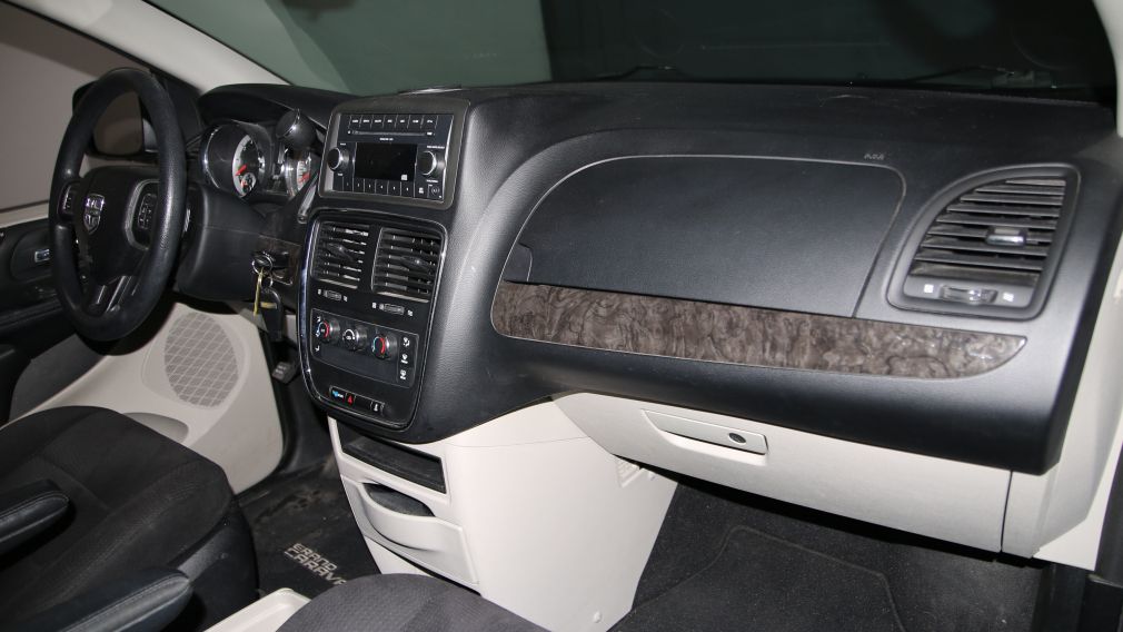 2011 Dodge GR Caravan SE #23