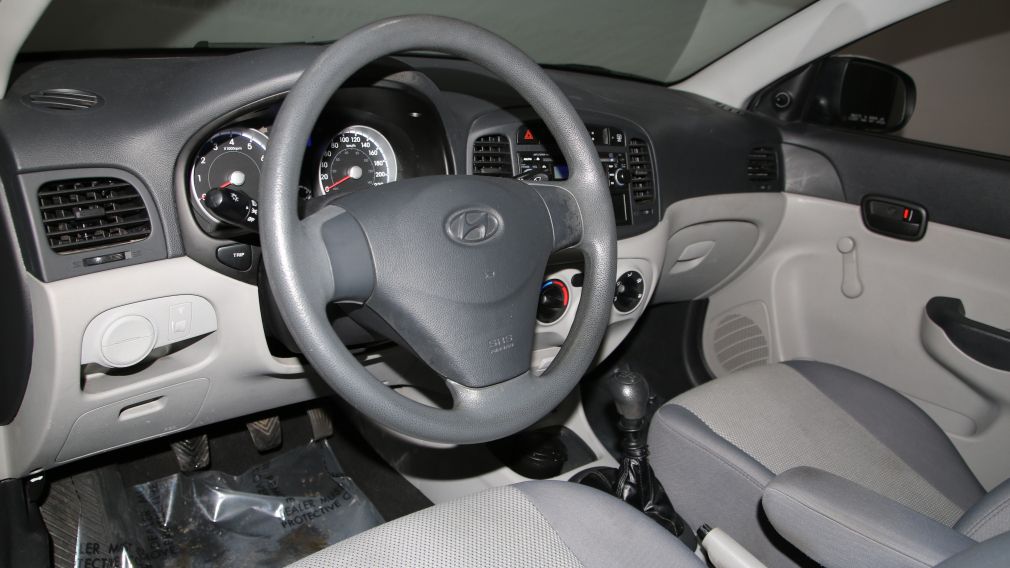 2010 Hyundai Accent L #9