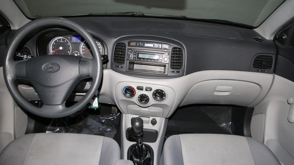 2010 Hyundai Accent L #11