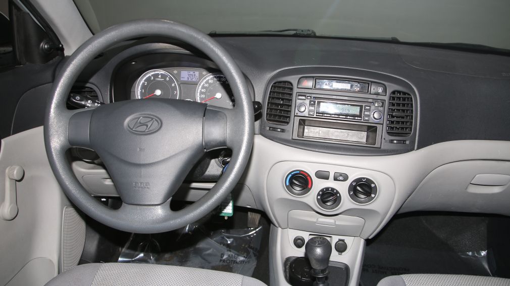 2010 Hyundai Accent L #12