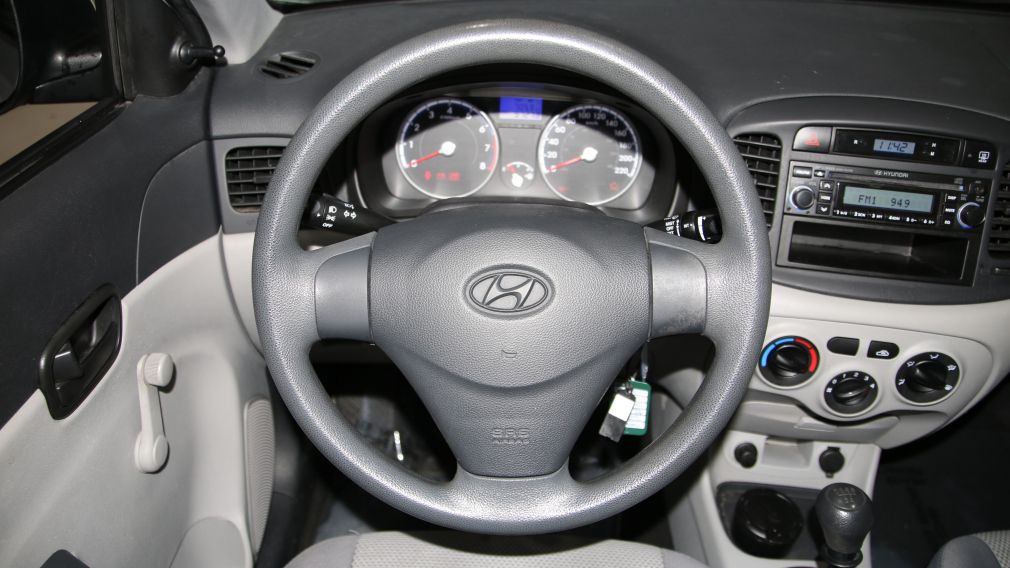 2010 Hyundai Accent L #13