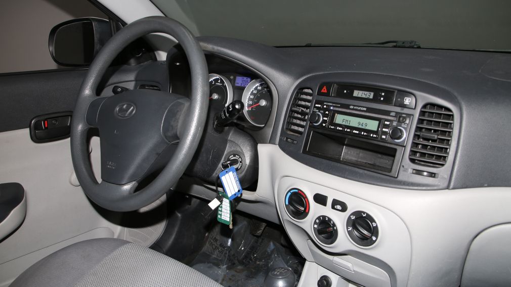 2010 Hyundai Accent L #20