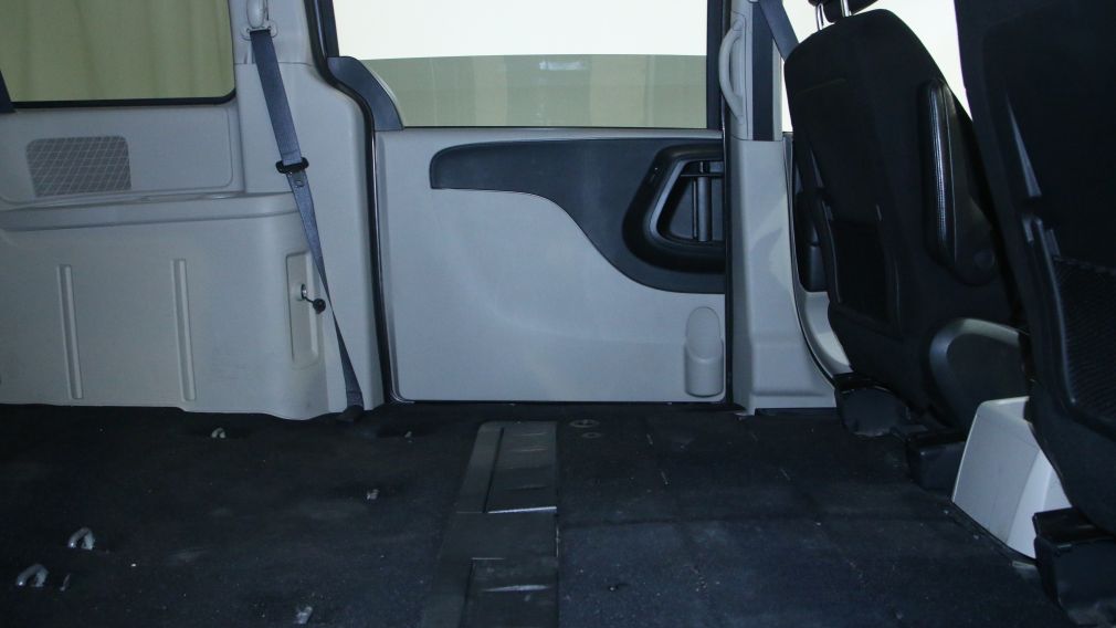 2015 Dodge GR Caravan SXT 7 PASS A/C GRP ELEC #18