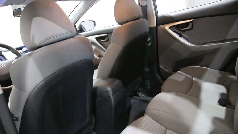 2012 Hyundai Elantra L #16