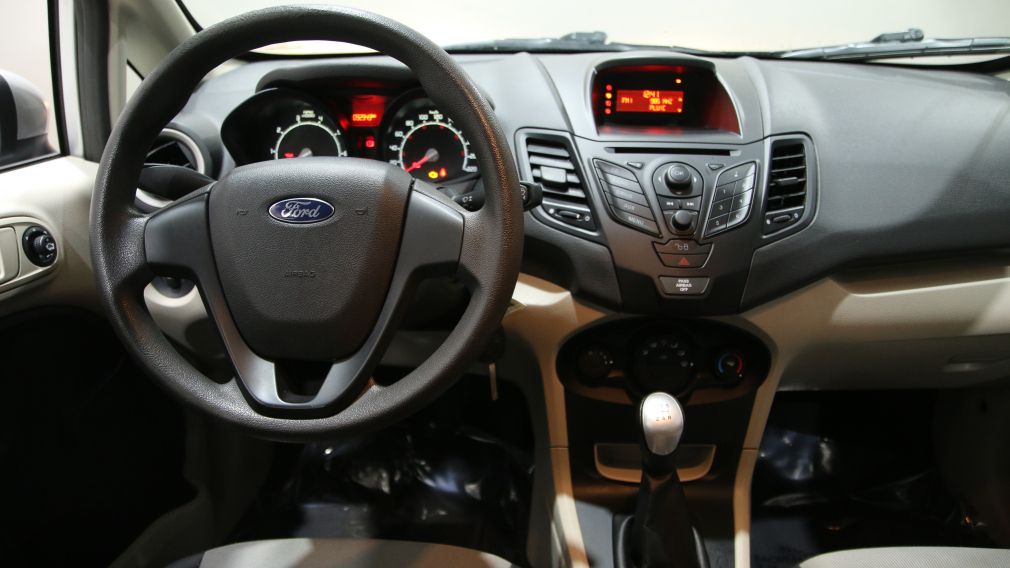 2011 Ford Fiesta S #10
