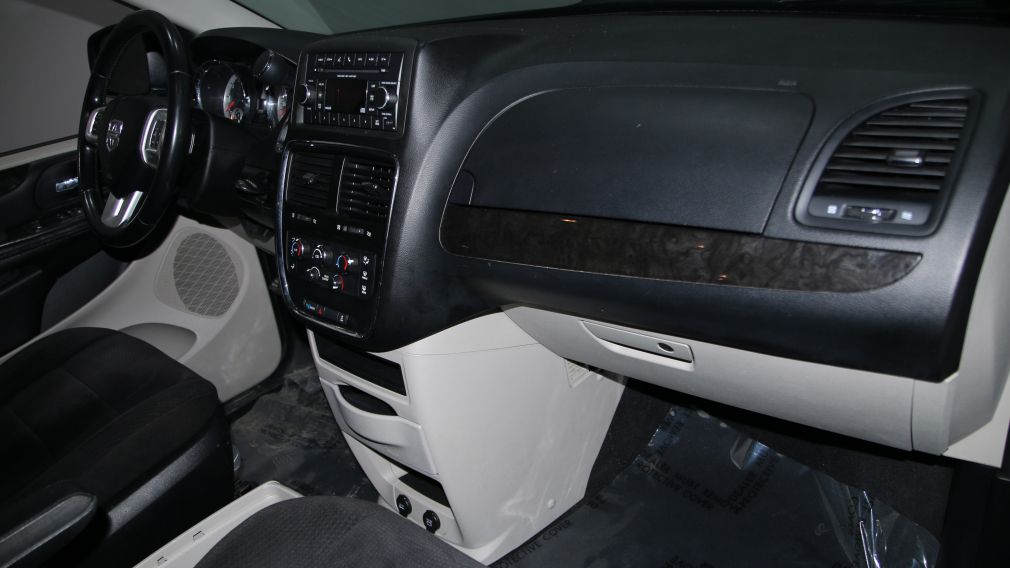 2012 Dodge GR Caravan SE STOW N GO A/C MAGS #16