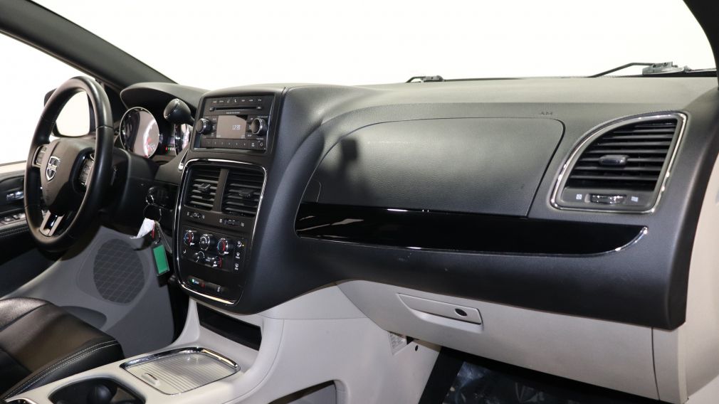 2017 Dodge GR Caravan SXT Premium Plus STOW’N GO A/C GR ELECT BLUETOOTH #24