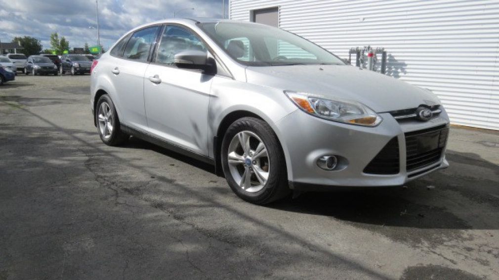 2012 Ford Focus SE et toit ouvrant #0