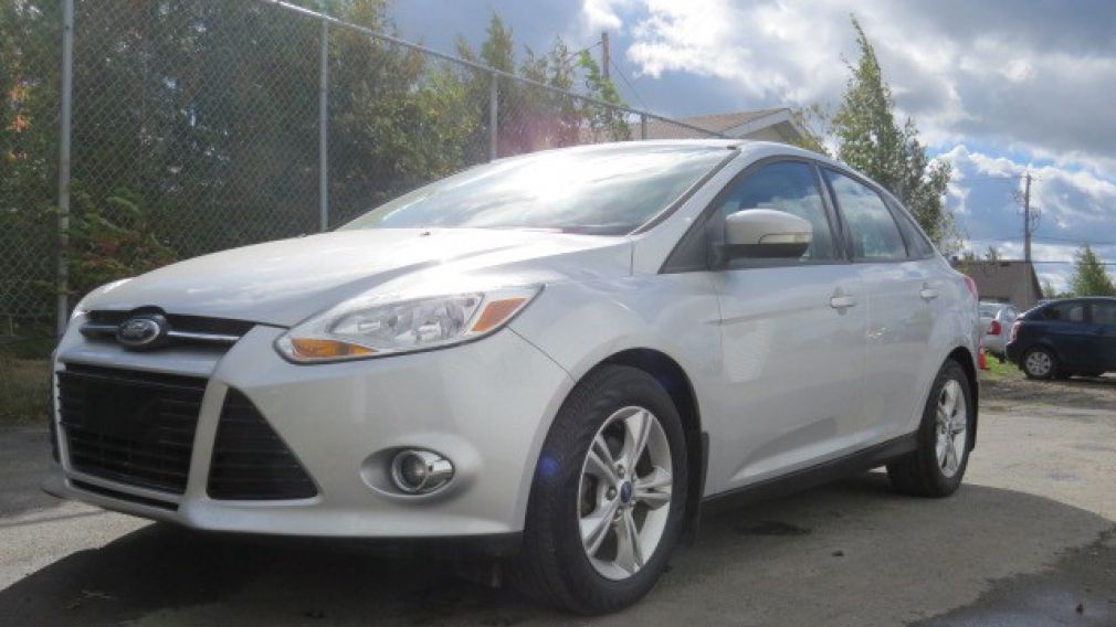 2012 Ford Focus SE et toit ouvrant #1