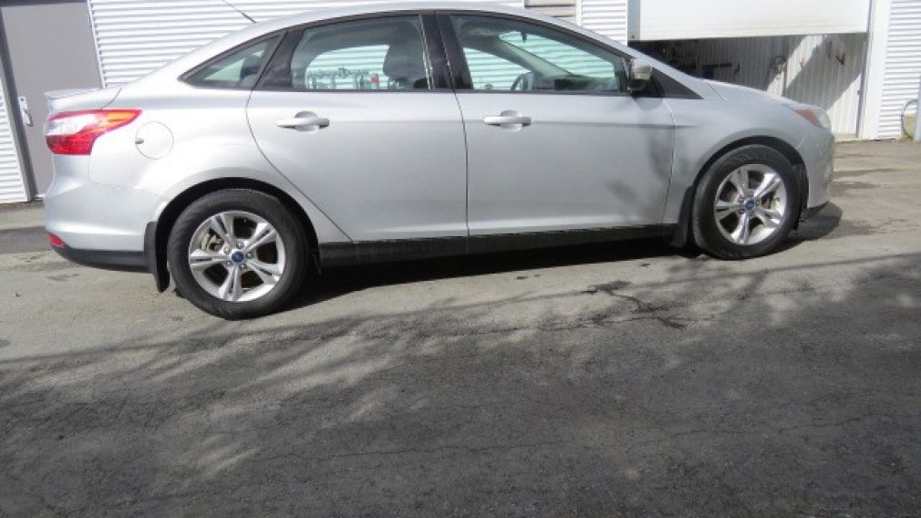 2012 Ford Focus SE et toit ouvrant #10