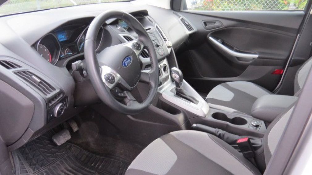 2012 Ford Focus SE et toit ouvrant #16