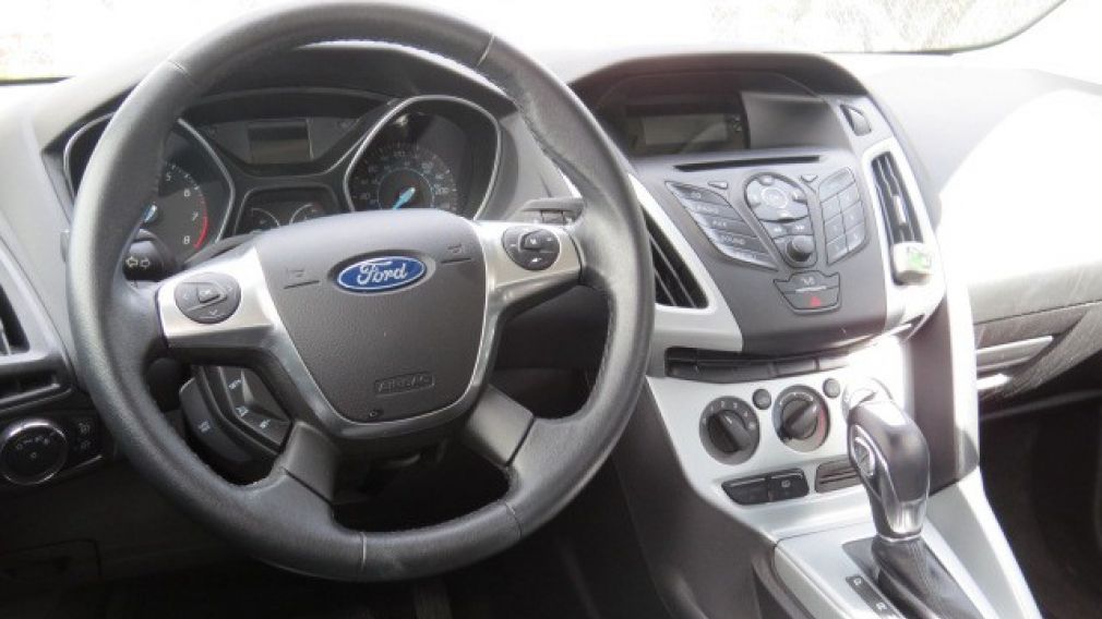 2012 Ford Focus SE et toit ouvrant #20