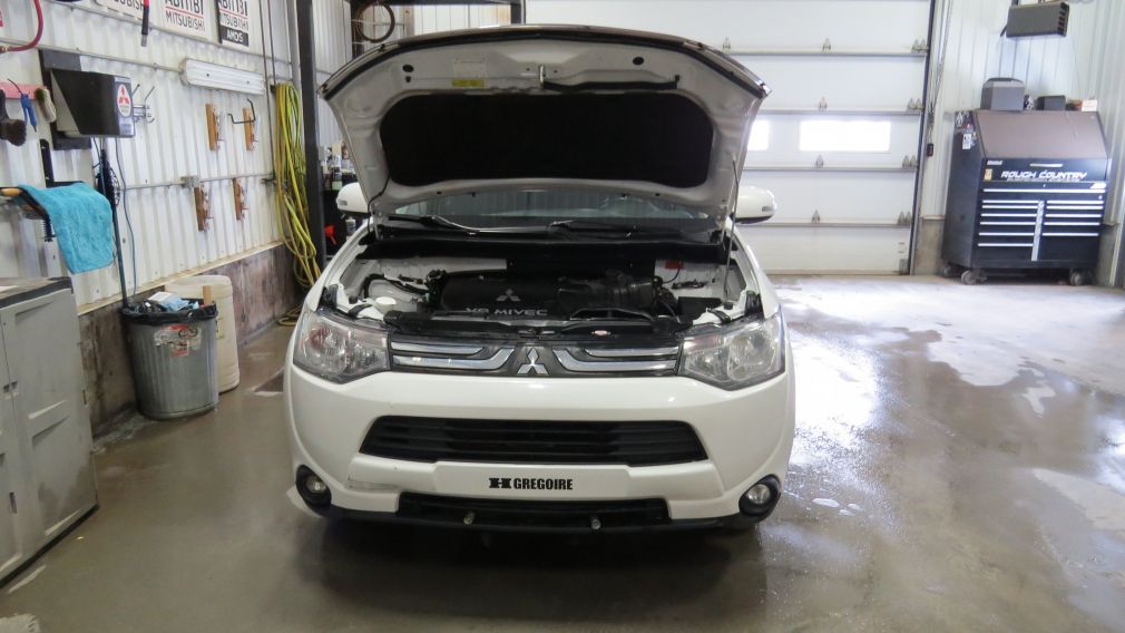 2014 Mitsubishi Outlander SE #26