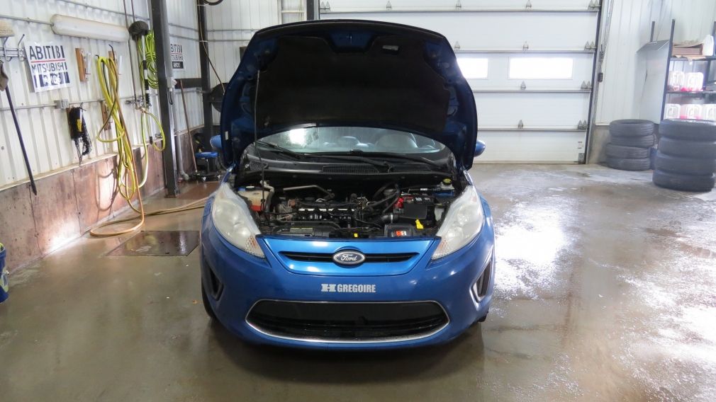 2011 Ford Fiesta SE #25