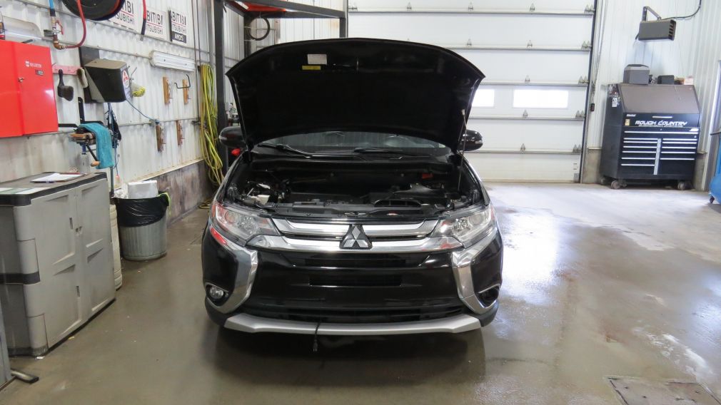 2016 Mitsubishi Outlander ES #25