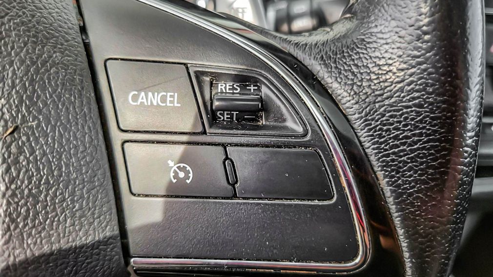 2018 Mitsubishi Outlander SE #16