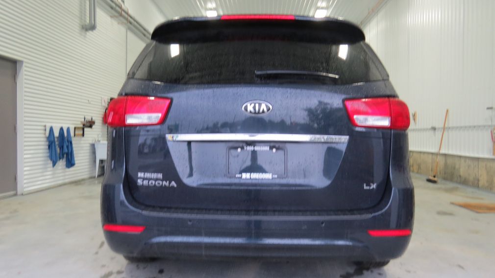 2017 Kia Sedona LX #6