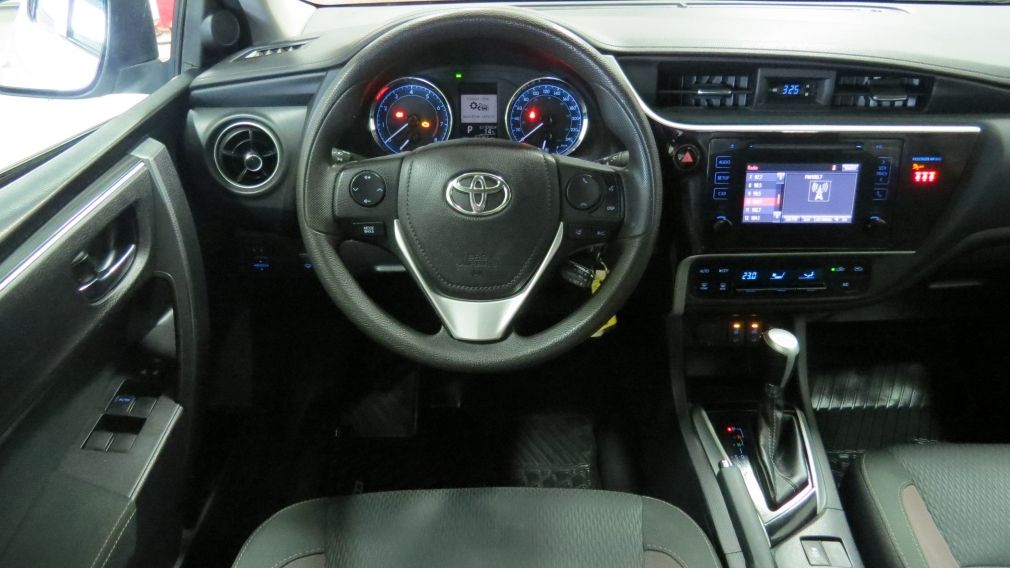 2018 Toyota Corolla LE #14