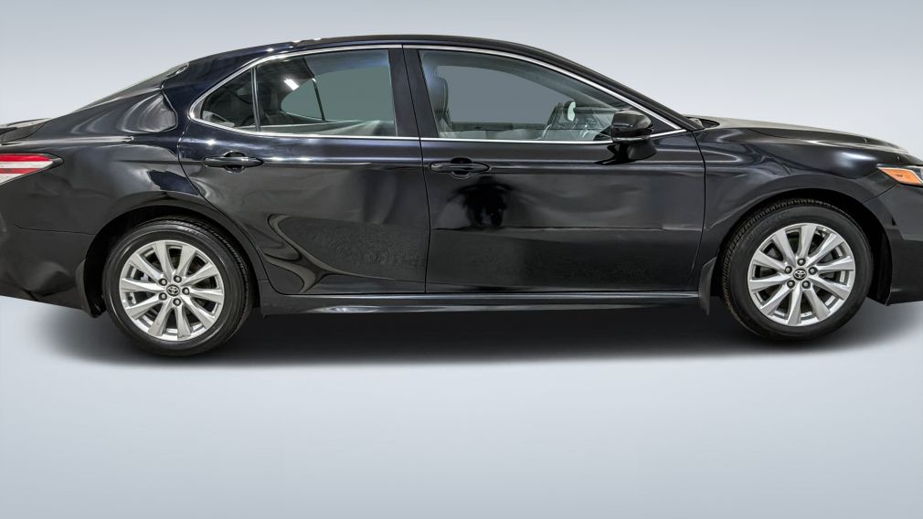 2020 Toyota Camry — photo 8