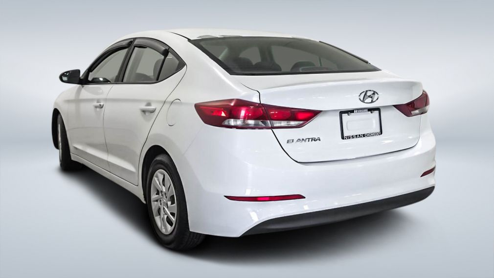 2017 Hyundai Elantra — photo 5