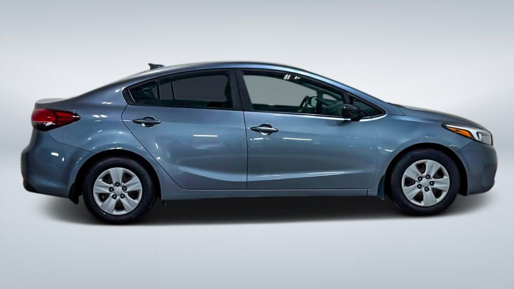 2017 Kia Forte — photo 8