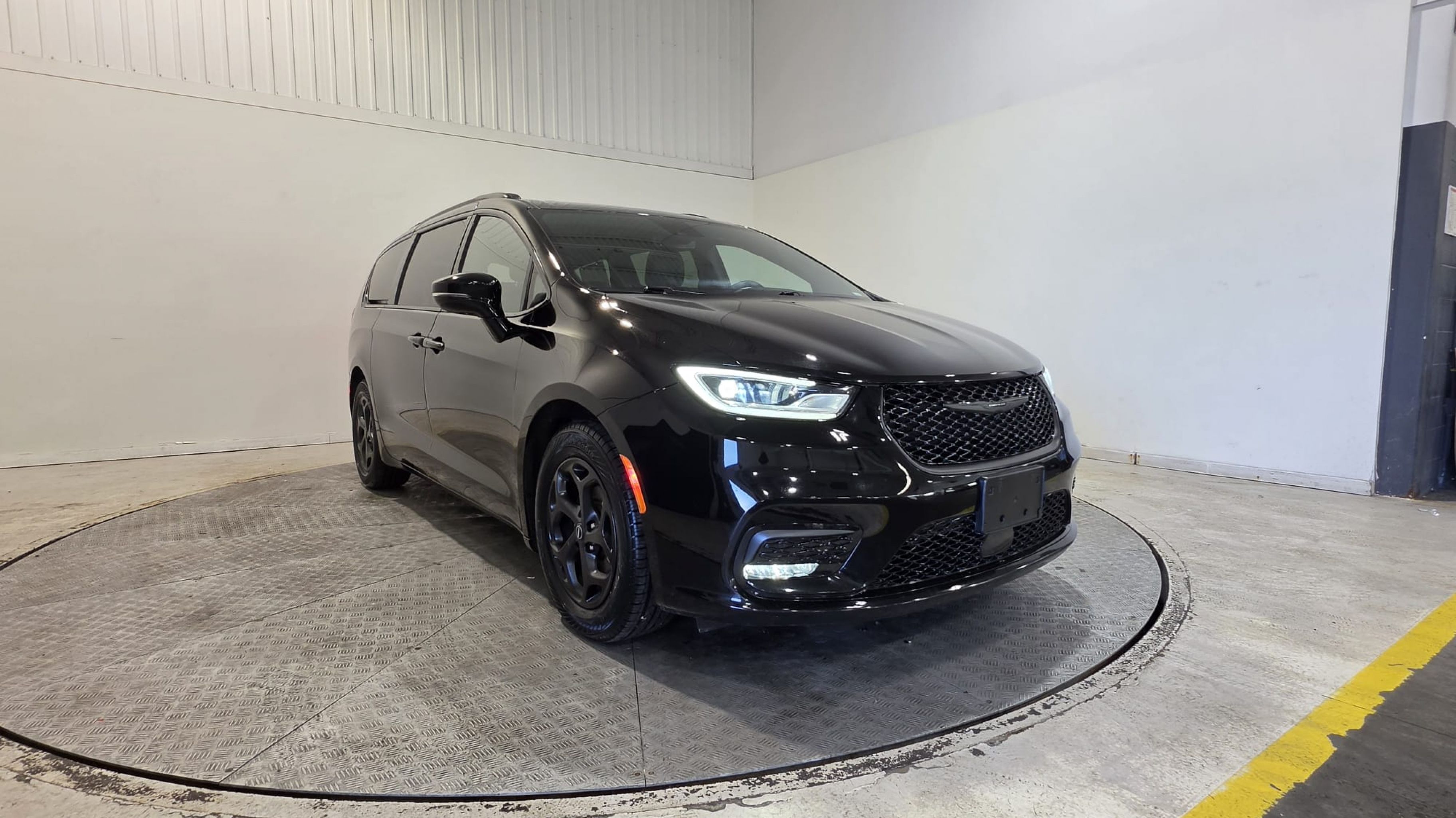 2025 Chrysler Pacifica (Toit ouvrant) — Monbili