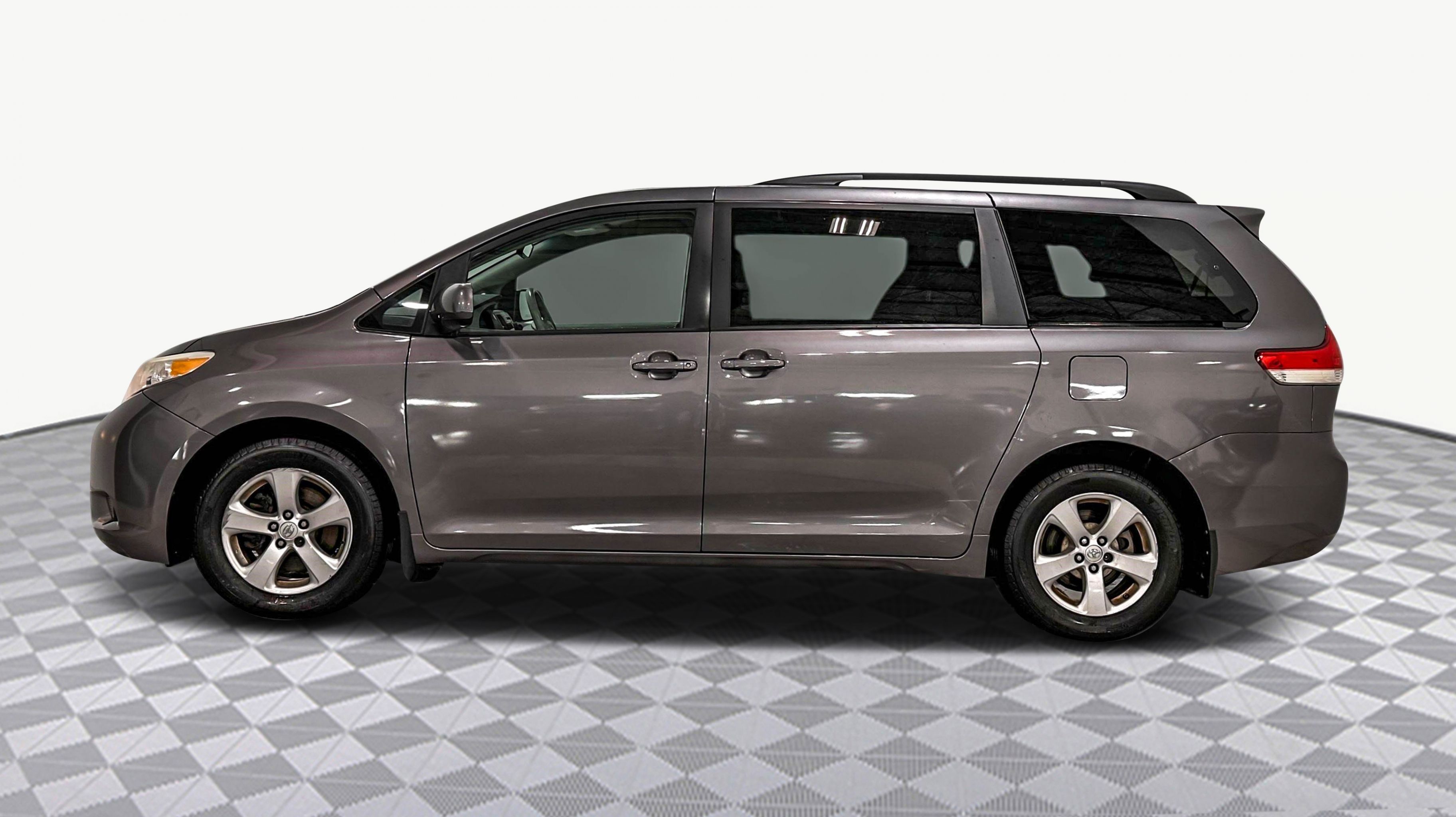 Extraordinary 2013 Toyota Sienna Le Specs Photos