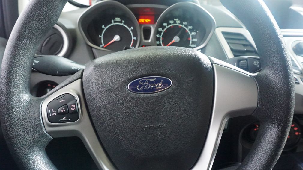 2013 Ford Fiesta SE #10