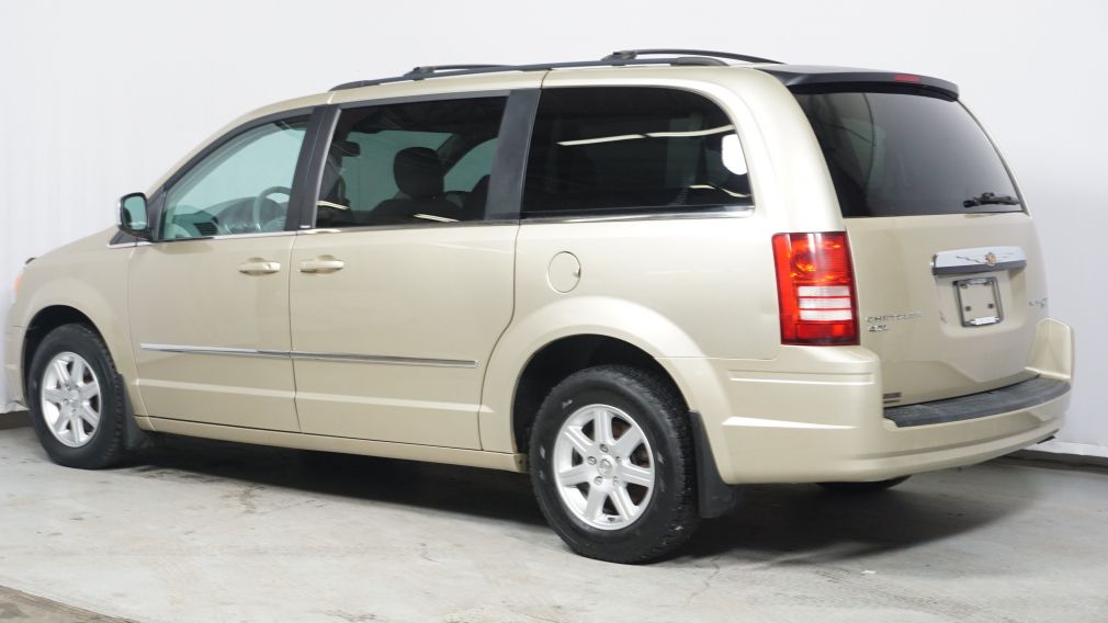 2010 Chrysler Town And Country Touring #4