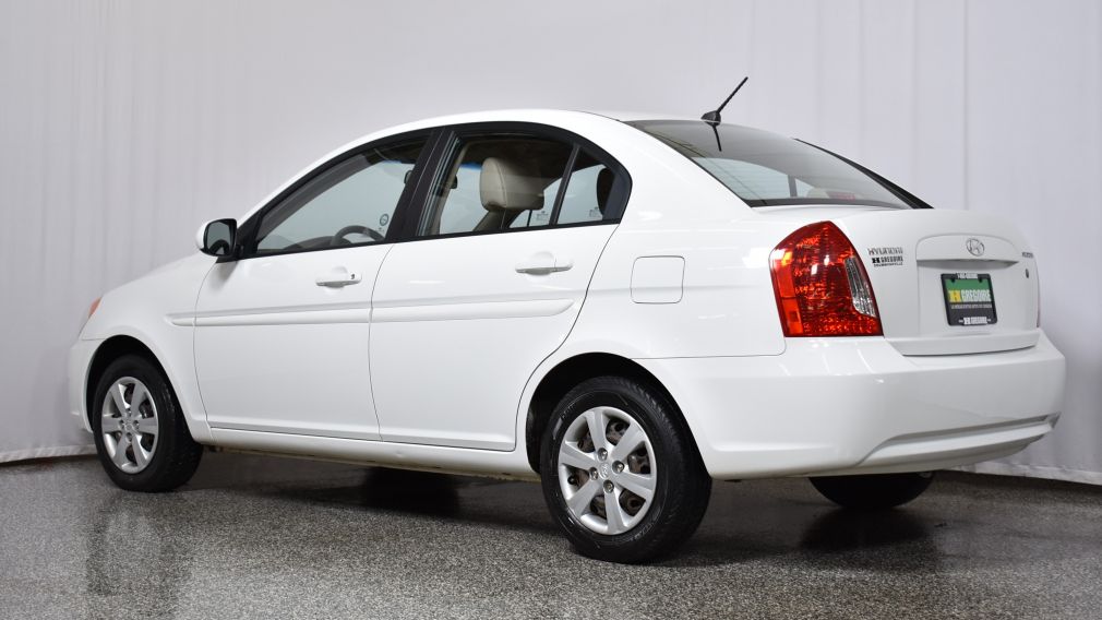 2010 Hyundai Accent GL #3