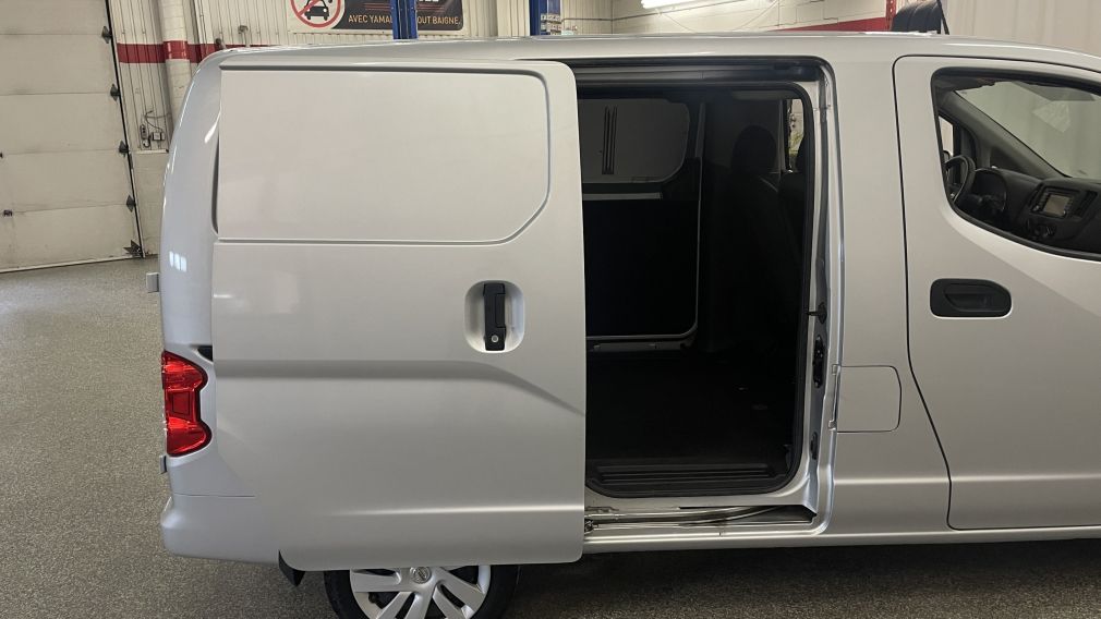 2019 Nissan NV200 SV #24