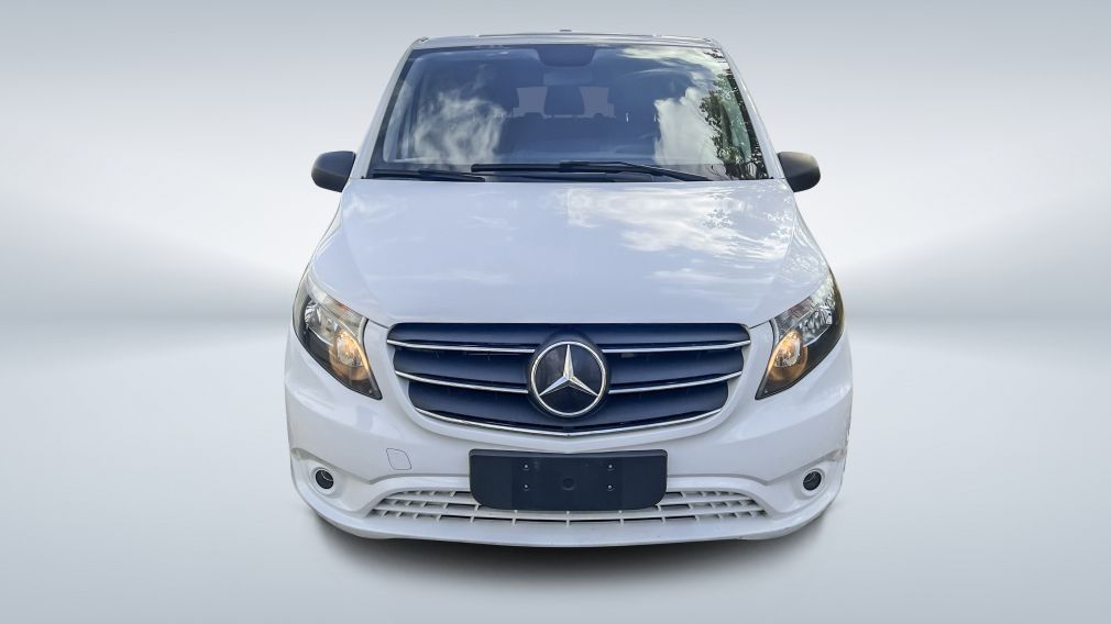 2022 Mercedes Benz Metris — photo 2