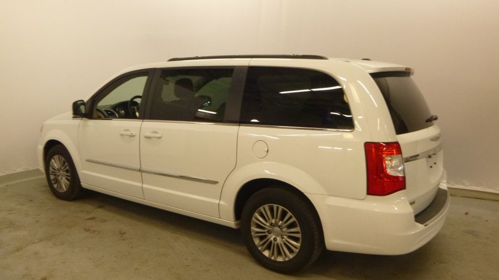 2015 Chrysler Town And Country Touring #1