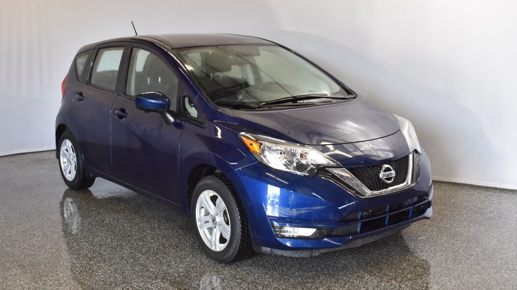 2017 Nissan Versa SL #0