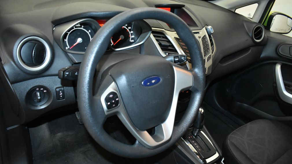 2012 Ford Fiesta SE #10