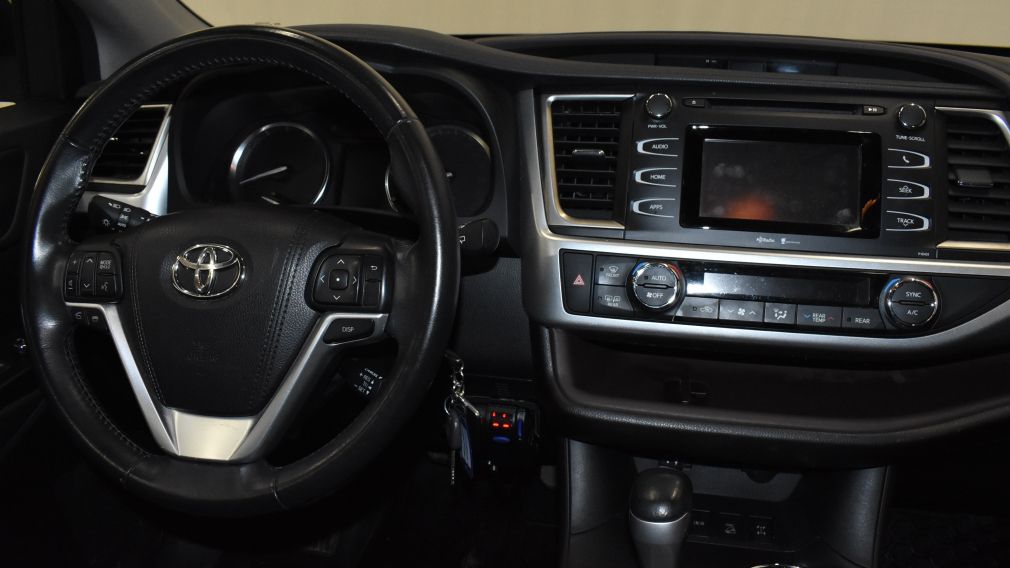 2015 Toyota Highlander LE #16