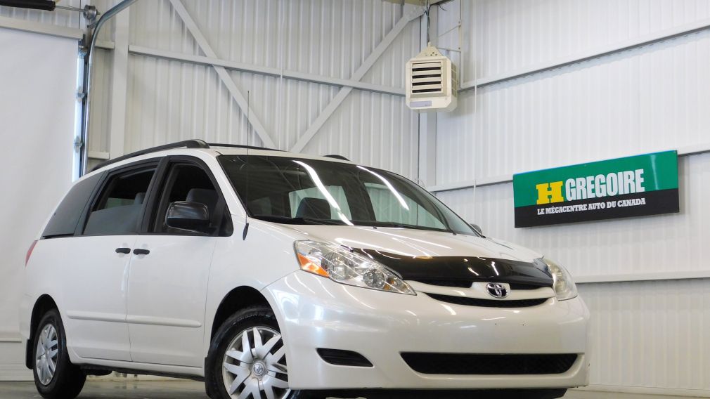 2009 Toyota Sienna CE 7 Places #0