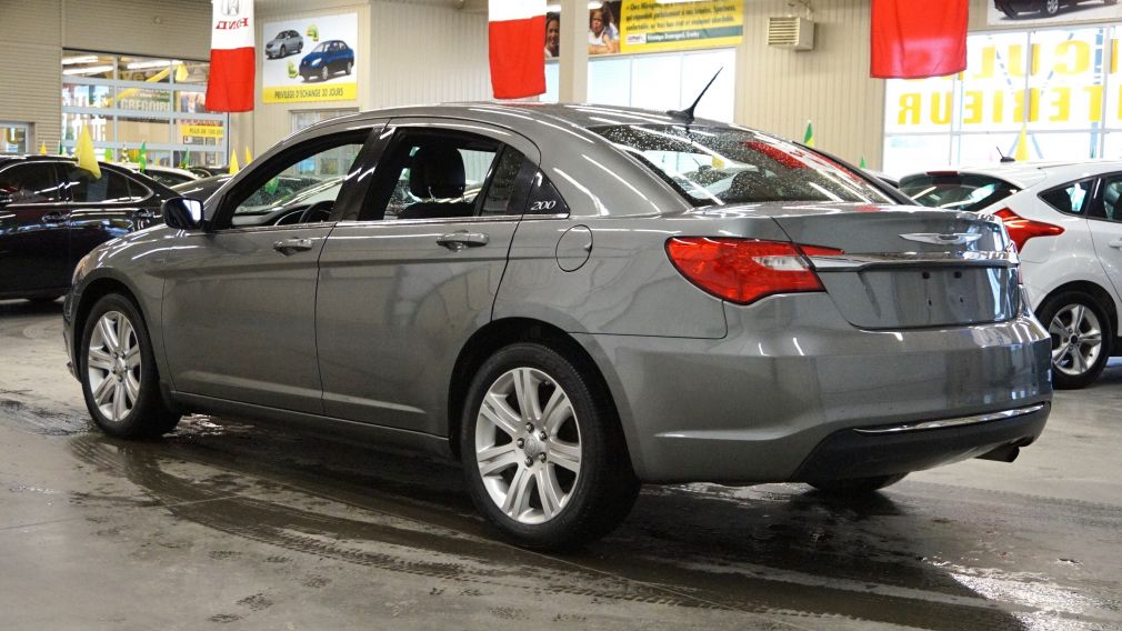 2013 Chrysler 200 Touring #4