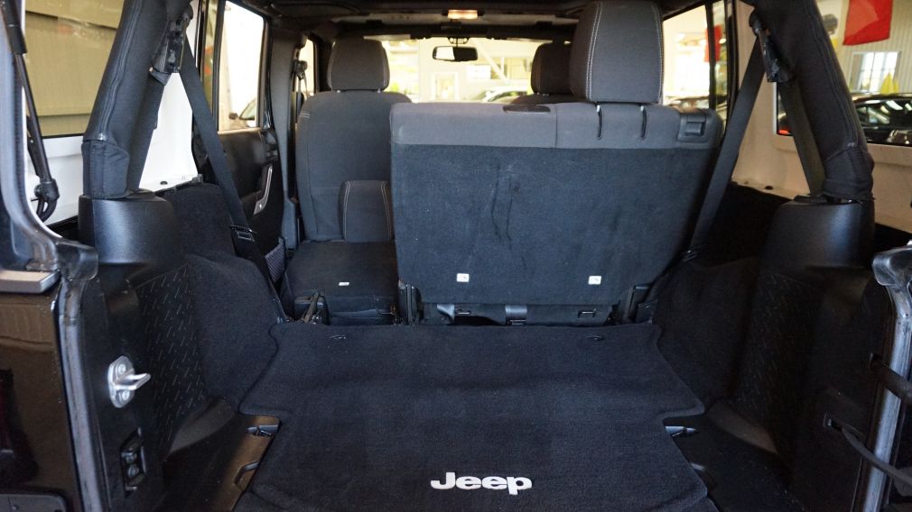 2015 Jeep Wrangler Unlimited Sahara 4WD #21