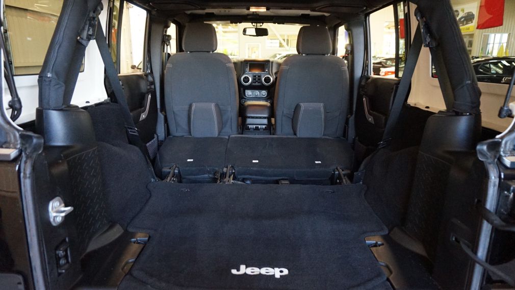 2015 Jeep Wrangler Unlimited Sahara 4WD #23
