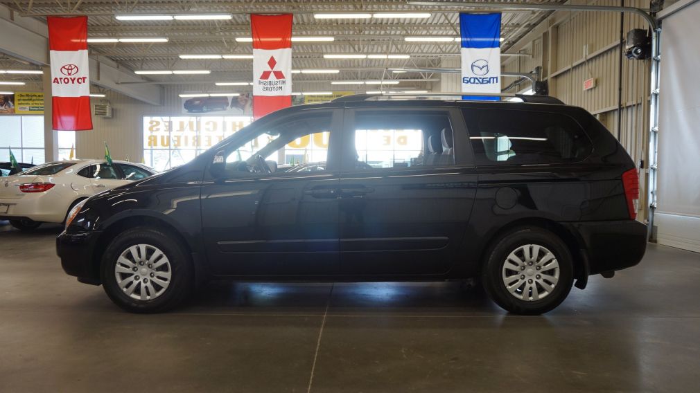 2012 Kia Sedona LX #4