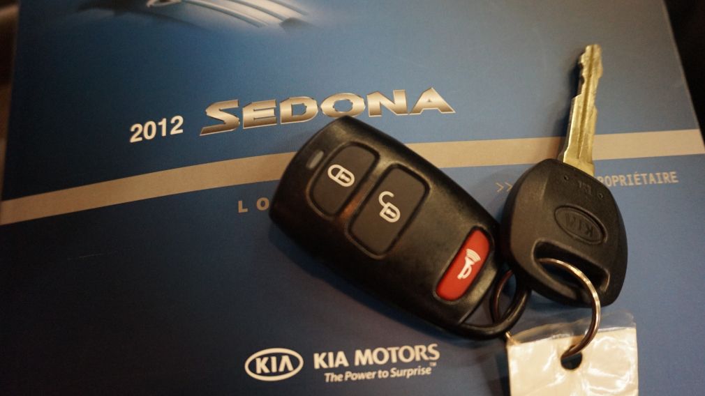 2012 Kia Sedona LX #34