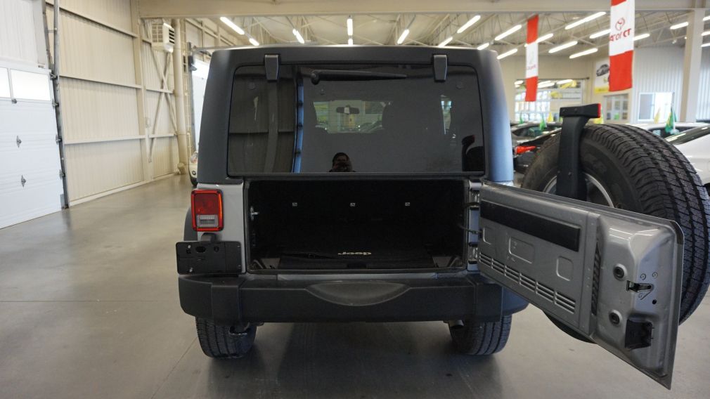 2014 Jeep Wrangler Unlimited Sport 4WD convertible (toit dur et mou) #22
