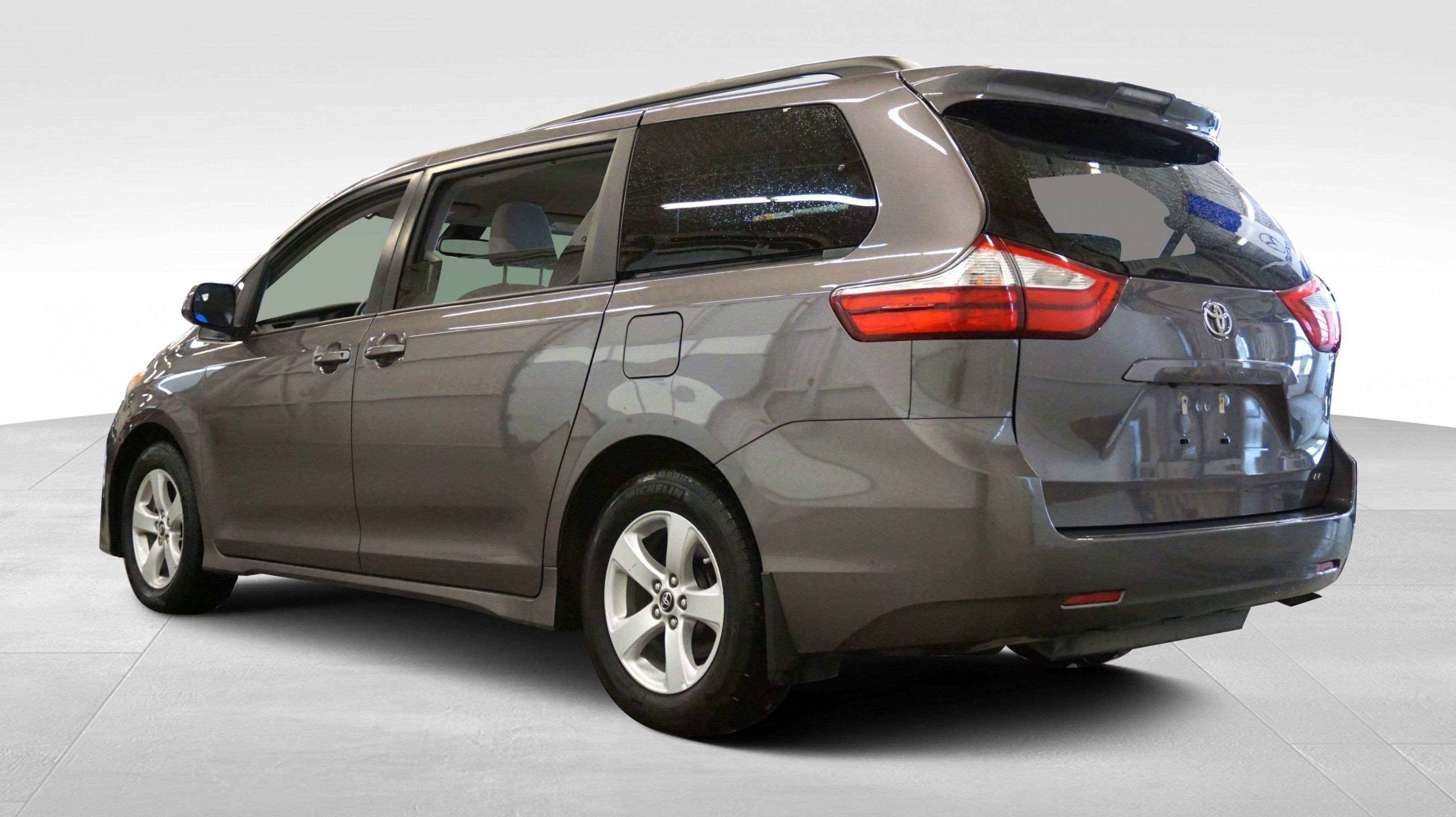 Toyota sienna 2019 размеры